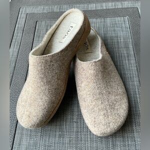 TAOS felt clogs 🌟🌟